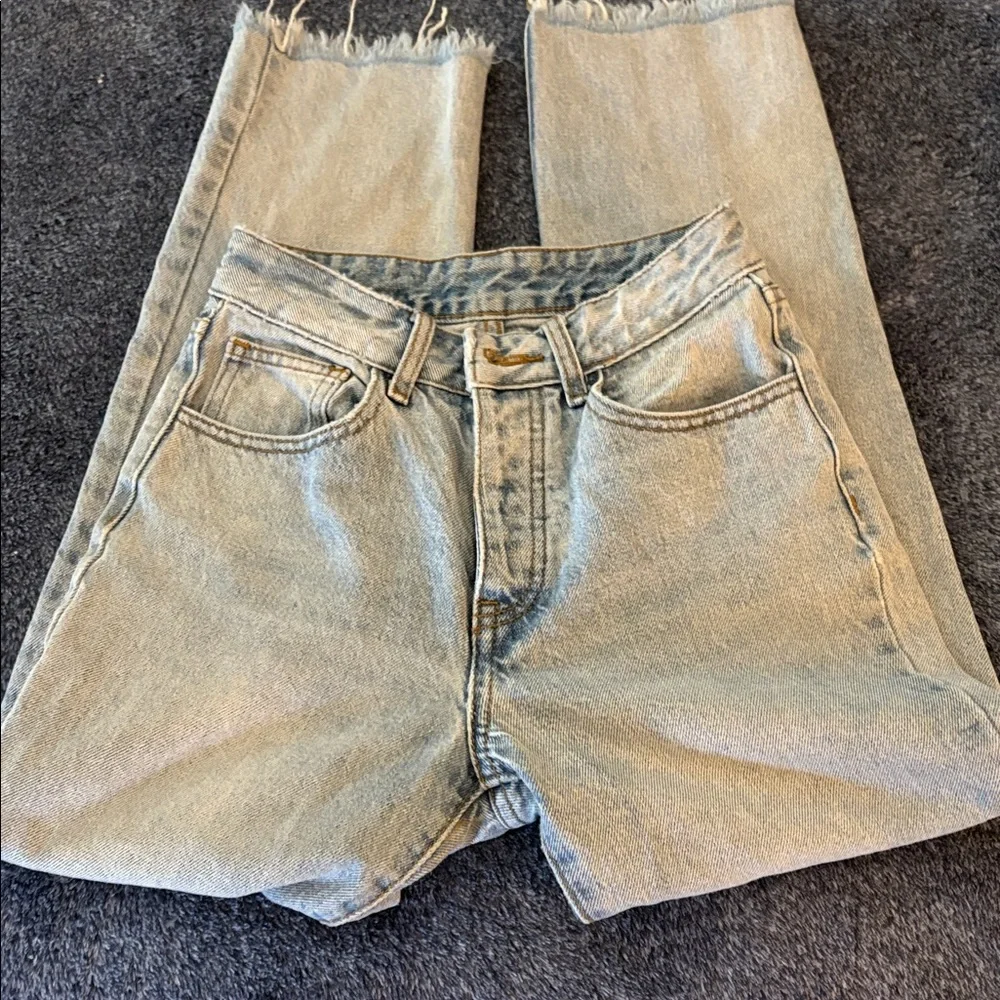 Brandy Melville J Galt Button Up Straight Leg Jeans - Picture 6 of 6